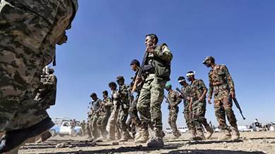 الحوثيون يحذرون الجيش الأمريكي من الاقتراب من مياههم الإقليمية
